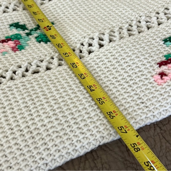 Vintage Hand-Crocheted Rose Floral Afghan Throw Blanket with Fringe - Picture 7 of 7